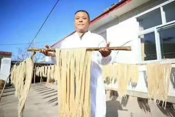 周定滿(mǎn)：從外出闖蕩到回鄉創(chuàng  )業(yè)，在鄉愁里復蘇的致富夢(mèng)想-云南能投軍創(chuàng  )產(chǎn)業(yè)投資有限公司