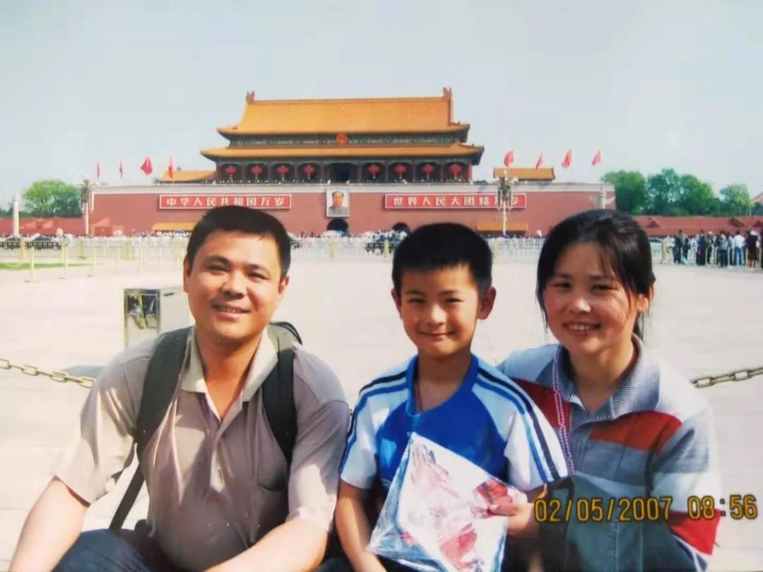 周定滿(mǎn)：從外出闖蕩到回鄉創(chuàng  )業(yè)，在鄉愁里復蘇的致富夢(mèng)想-云南能投軍創(chuàng  )產(chǎn)業(yè)投資有限公司