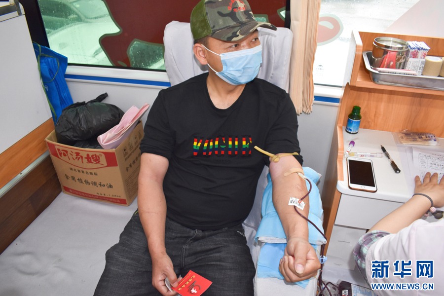 02.jpg 57名退役軍人無(wú)償獻血近2萬(wàn)毫升-云南能投軍創(chuàng )產(chǎn)業(yè)投資有限公司