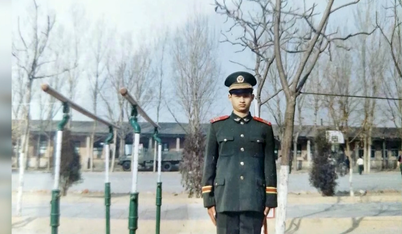 兩位老兵，一樣選擇！-云南能投軍創(chuàng  )產(chǎn)業(yè)投資有限公司