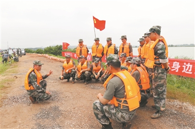 安徽省池州市2000余名退役軍人奮戰抗洪前沿-云南能投軍創(chuàng  )產(chǎn)業(yè)投資有限公司
