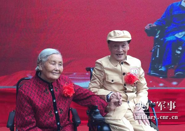 何苦：走進(jìn)山城“棒棒軍”，記錄負重前行的力量-云南能投軍創(chuàng  )產(chǎn)業(yè)投資有限公司