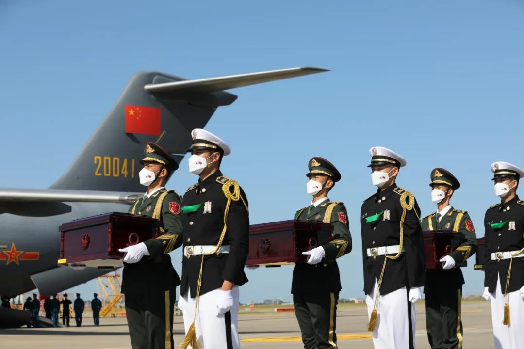 運-20接英雄回家，編號體現祖國對烈士們的無(wú)上尊崇-云南能投軍創(chuàng  )產(chǎn)業(yè)投資有限公司