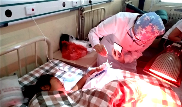 劉亞玲：“戰地女神”自主擇業(yè)，回到家鄉農村當“村醫”-云南能投軍創(chuàng  )產(chǎn)業(yè)投資有限公司