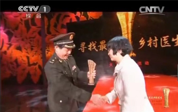 劉亞玲：“戰地女神”自主擇業(yè)，回到家鄉農村當“村醫”-云南能投軍創(chuàng  )產(chǎn)業(yè)投資有限公司