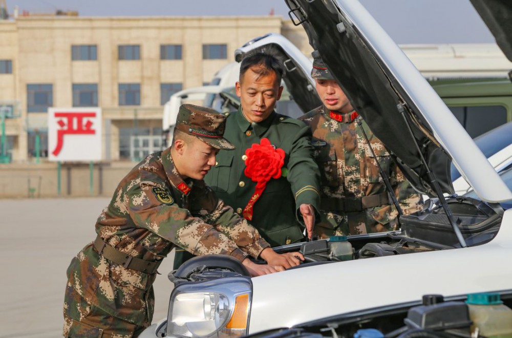 1227.jpg 退伍老兵的最后堅守:卸下肩章 卻沒(méi)有卸下責任-云南能投軍創(chuàng )產(chǎn)業(yè)投資有限公司