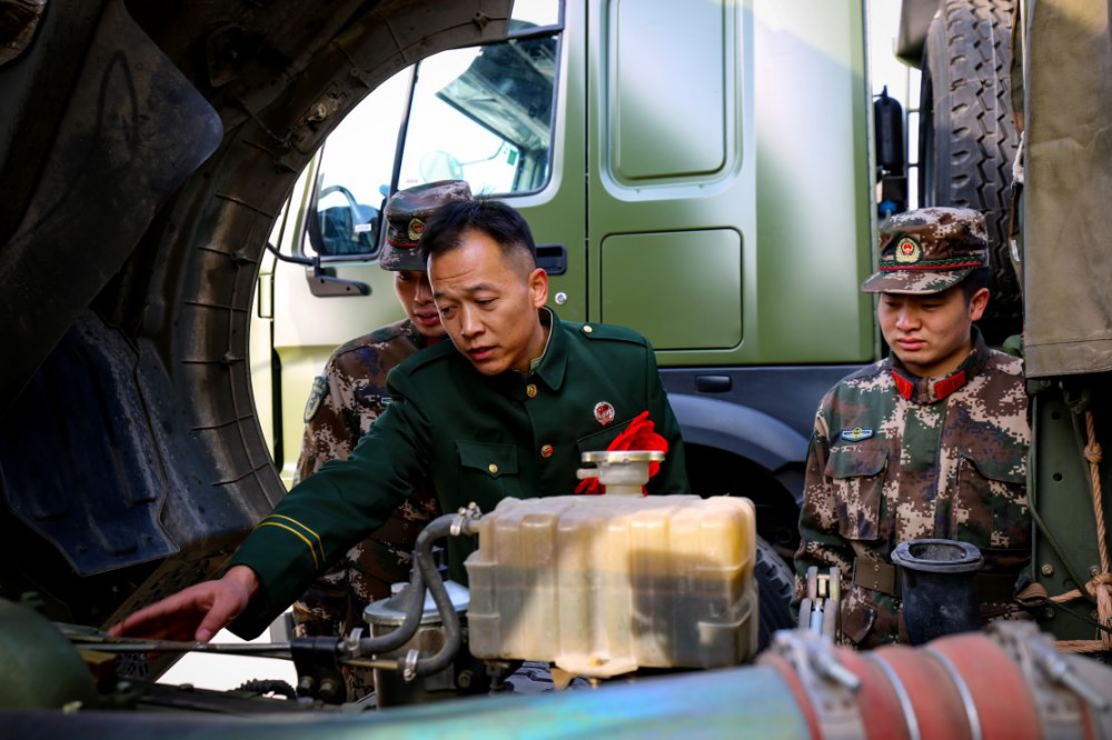 1229.jpg 退伍老兵的最后堅守:卸下肩章 卻沒(méi)有卸下責任-云南能投軍創(chuàng )產(chǎn)業(yè)投資有限公司