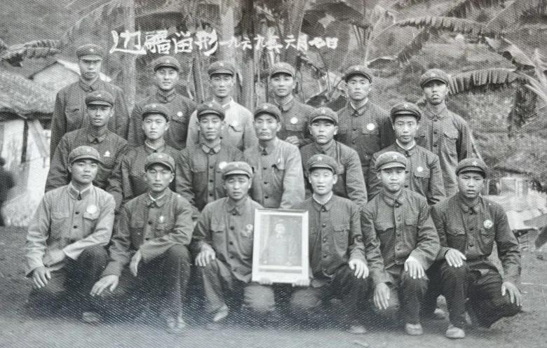 了不起的退役軍人丨71歲退伍老兵“說(shuō)唱”15年，這首歌，請加入你的年度歌單！-云南能投軍創(chuàng  )產(chǎn)業(yè)投資有限公司