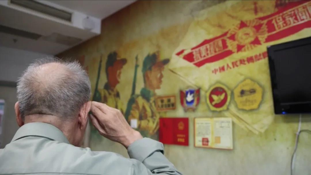 搪瓷缸、軍大衣……病房變“營(yíng)房” 只為喚醒他們的記憶-云南能投軍創(chuàng  )產(chǎn)業(yè)投資有限公司