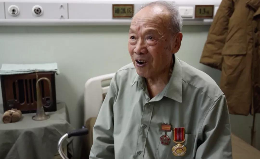 搪瓷缸、軍大衣……病房變“營(yíng)房” 只為喚醒他們的記憶-云南能投軍創(chuàng  )產(chǎn)業(yè)投資有限公司