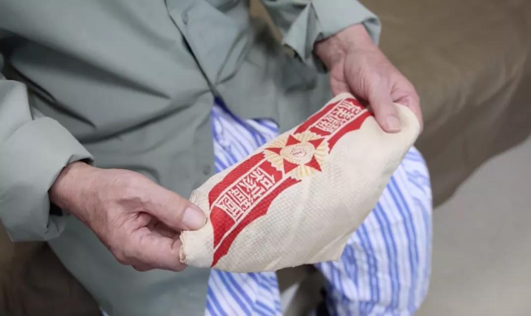 搪瓷缸、軍大衣……病房變“營(yíng)房” 只為喚醒他們的記憶-云南能投軍創(chuàng  )產(chǎn)業(yè)投資有限公司