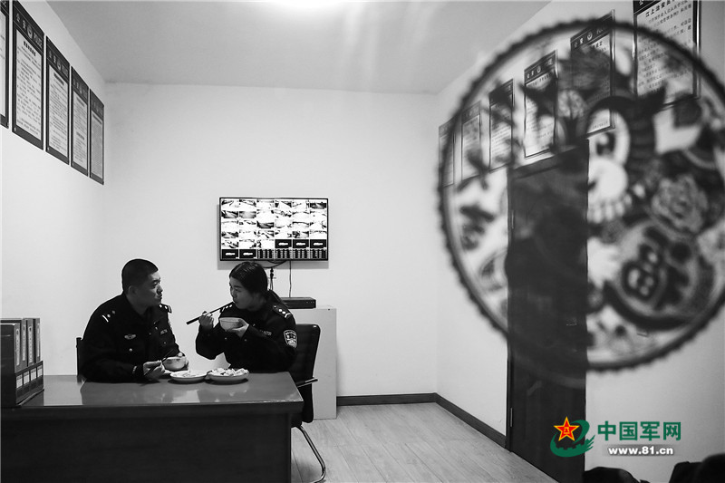 2.jpg 守邊退役軍人史先強和妻子沈欣:讓警徽閃耀在祖國的最北方-云南能投軍創(chuàng )產(chǎn)業(yè)投資有限公司