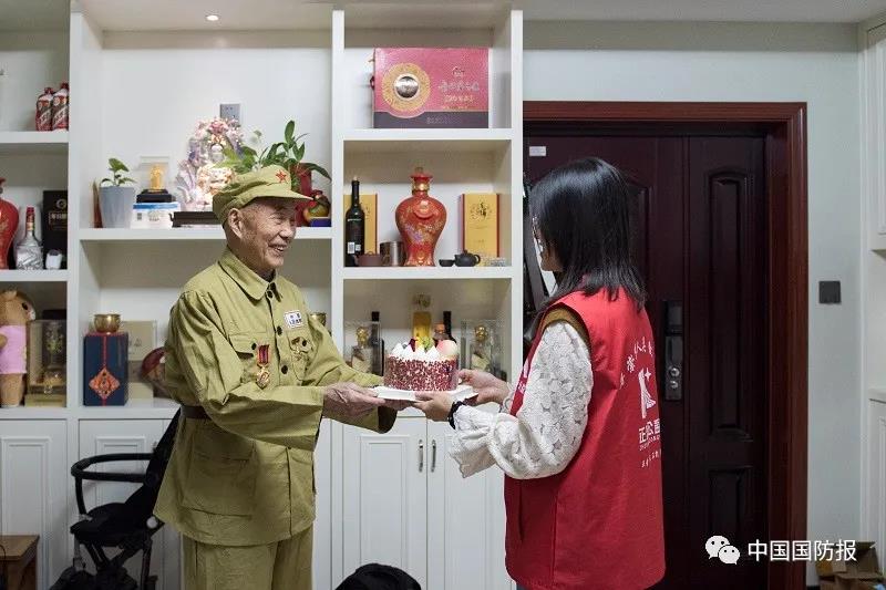 關(guān)愛(ài)老兵，你我同行-云南能投軍創(chuàng  )產(chǎn)業(yè)投資有限公司