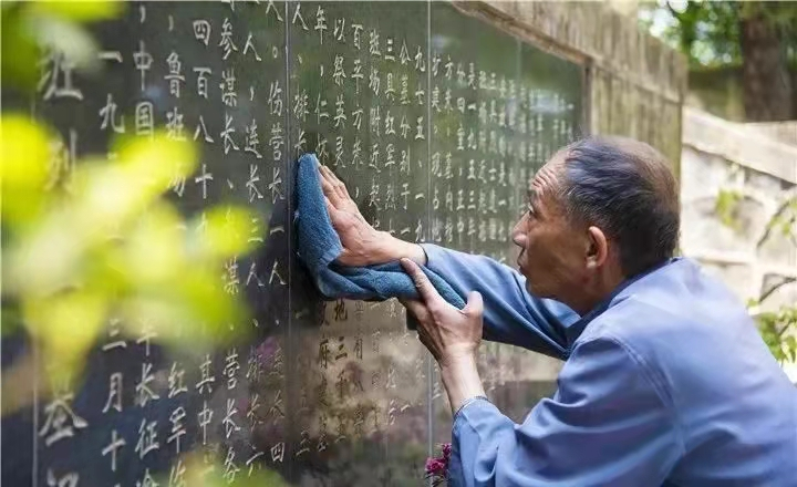 50年接力守護烈士英靈！背后的故事令人動(dòng)容……-云南能投軍創(chuàng  )產(chǎn)業(yè)投資有限公司