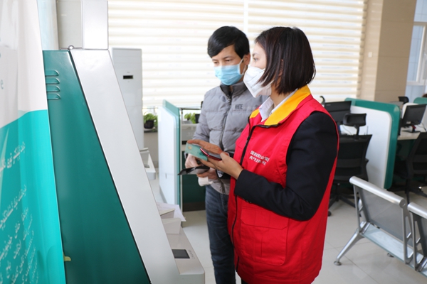 遼寧艦退役女兵努爾曼古麗，海軍藍到國網(wǎng)綠亦出彩-云南能投軍創(chuàng  )產(chǎn)業(yè)投資有限公司