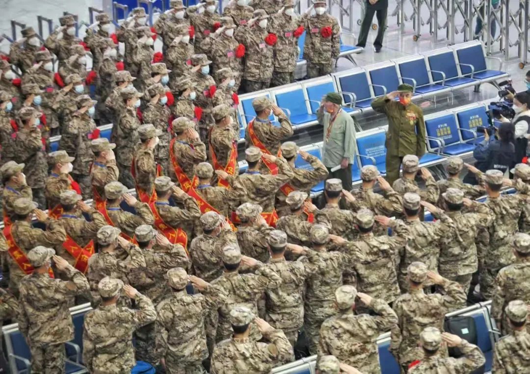 “重慶是座英雄的城市”！抗美援朝老兵寄語(yǔ)2022年春季新兵-云南能投軍創(chuàng  )產(chǎn)業(yè)投資有限公司