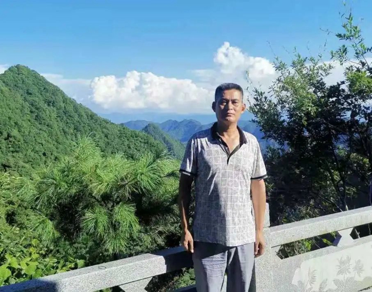 平凡崗位上發(fā)出耀眼的光！同事戰友追憶梅華明淚滿(mǎn)巾-云南能投軍創(chuàng  )產(chǎn)業(yè)投資有限公司