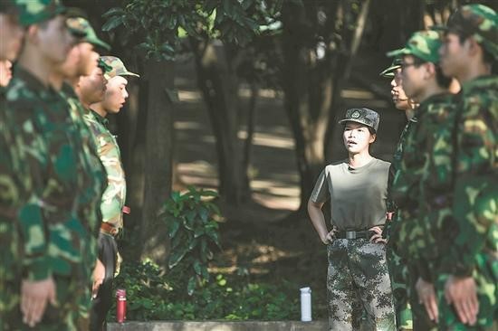 麥少梅：曾經(jīng)鏗鏘玫瑰特種兵 如今指導老兵就業(yè)創(chuàng  )業(yè)-云南能投軍創(chuàng  )產(chǎn)業(yè)投資有限公司