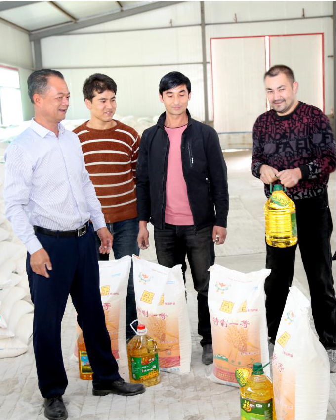 “橄欖綠”轉赴“新戰場(chǎng)”，黃沙地里“闖”出綠色扶貧路-云南能投軍創(chuàng  )產(chǎn)業(yè)投資有限公司