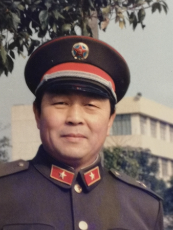 致力耕耘青少年精神家園20多年！為這位張爺爺點(diǎn)贊-云南能投軍創(chuàng  )產(chǎn)業(yè)投資有限公司