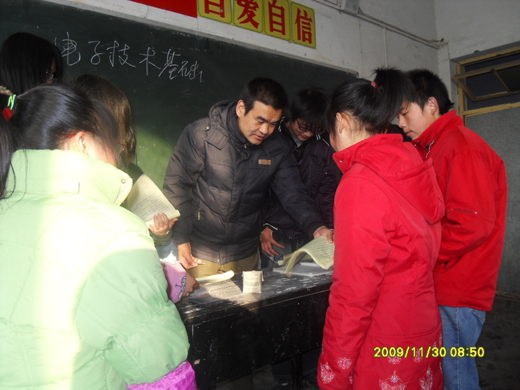 被質(zhì)疑“出風(fēng)頭”“作秀”的參戰老兵，堅持義務(wù)支教十余年-云南能投軍創(chuàng  )產(chǎn)業(yè)投資有限公司