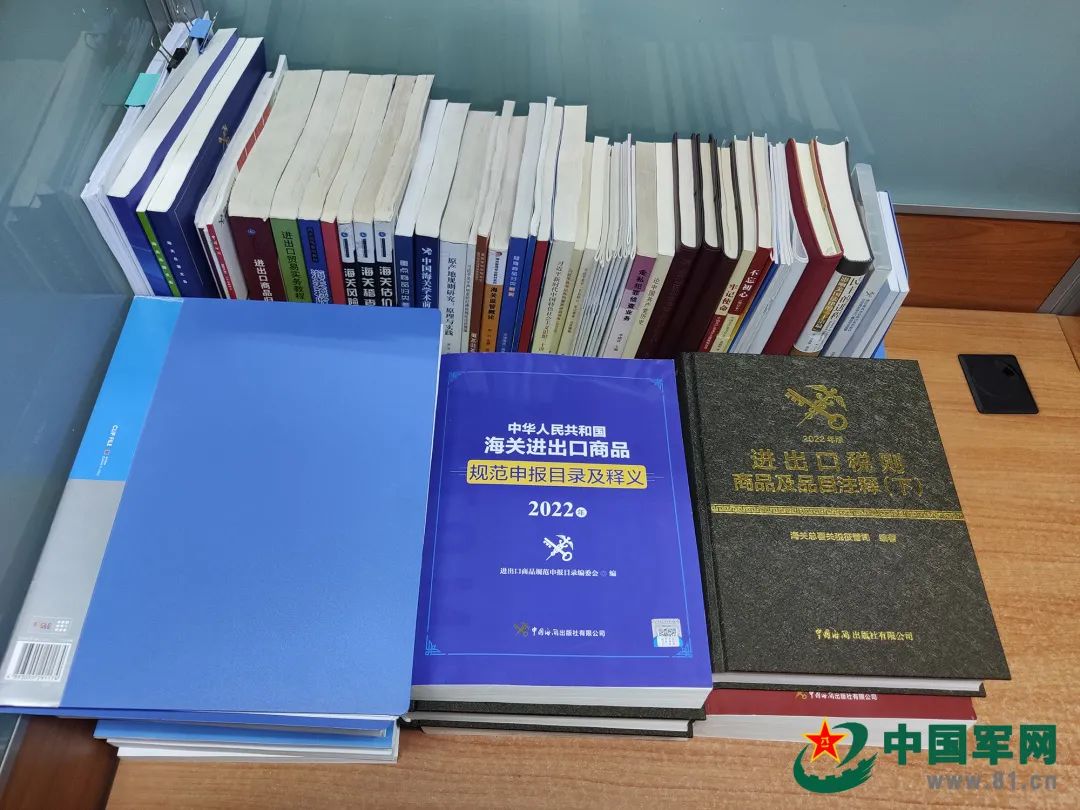 了不起的退役軍人丨40歲從軍醫“跨界”到海關(guān)，他竟還能年年拿第一！-云南能投軍創(chuàng  )產(chǎn)業(yè)投資有限公司