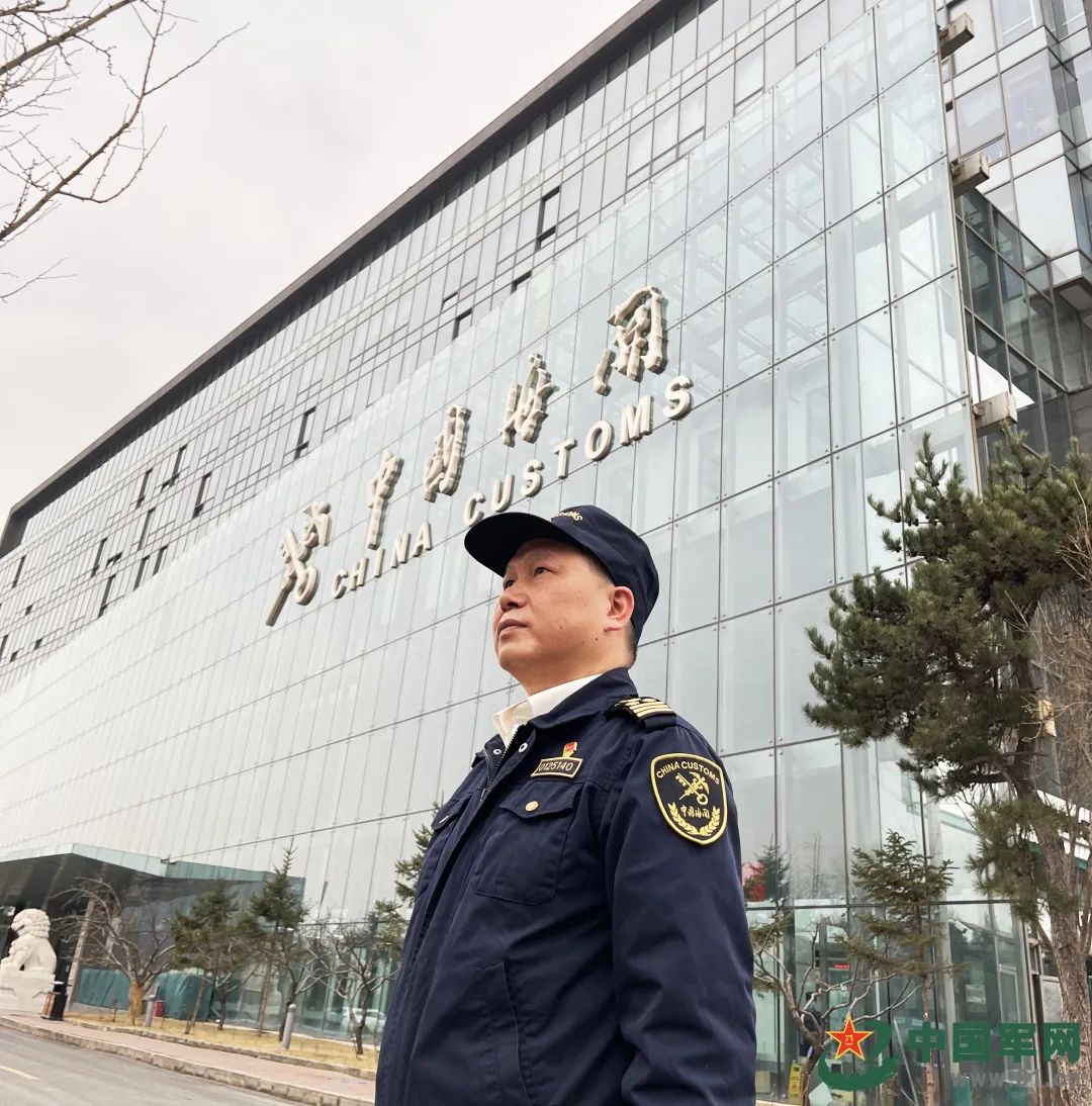 了不起的退役軍人丨40歲從軍醫“跨界”到海關(guān)，他竟還能年年拿第一！-云南能投軍創(chuàng  )產(chǎn)業(yè)投資有限公司