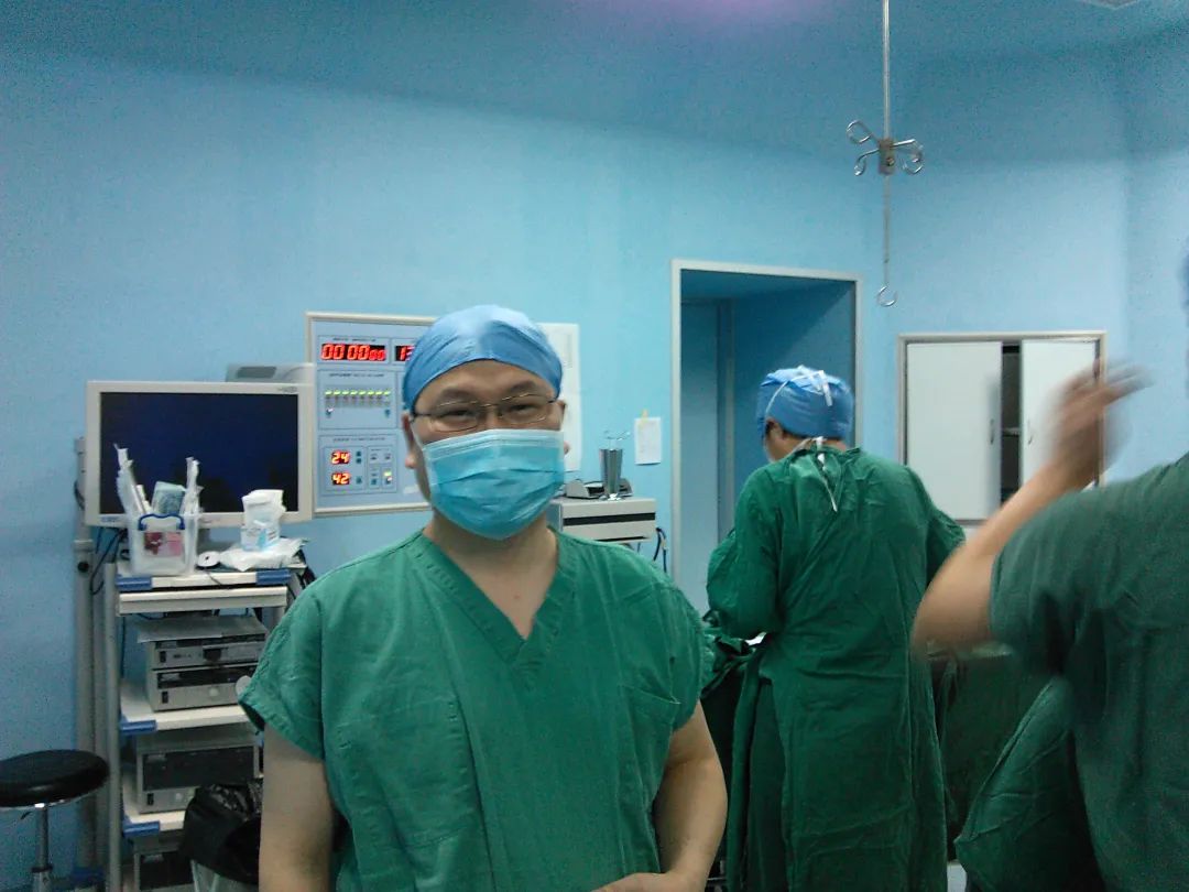 了不起的退役軍人丨40歲從軍醫“跨界”到海關(guān)，他竟還能年年拿第一！-云南能投軍創(chuàng  )產(chǎn)業(yè)投資有限公司