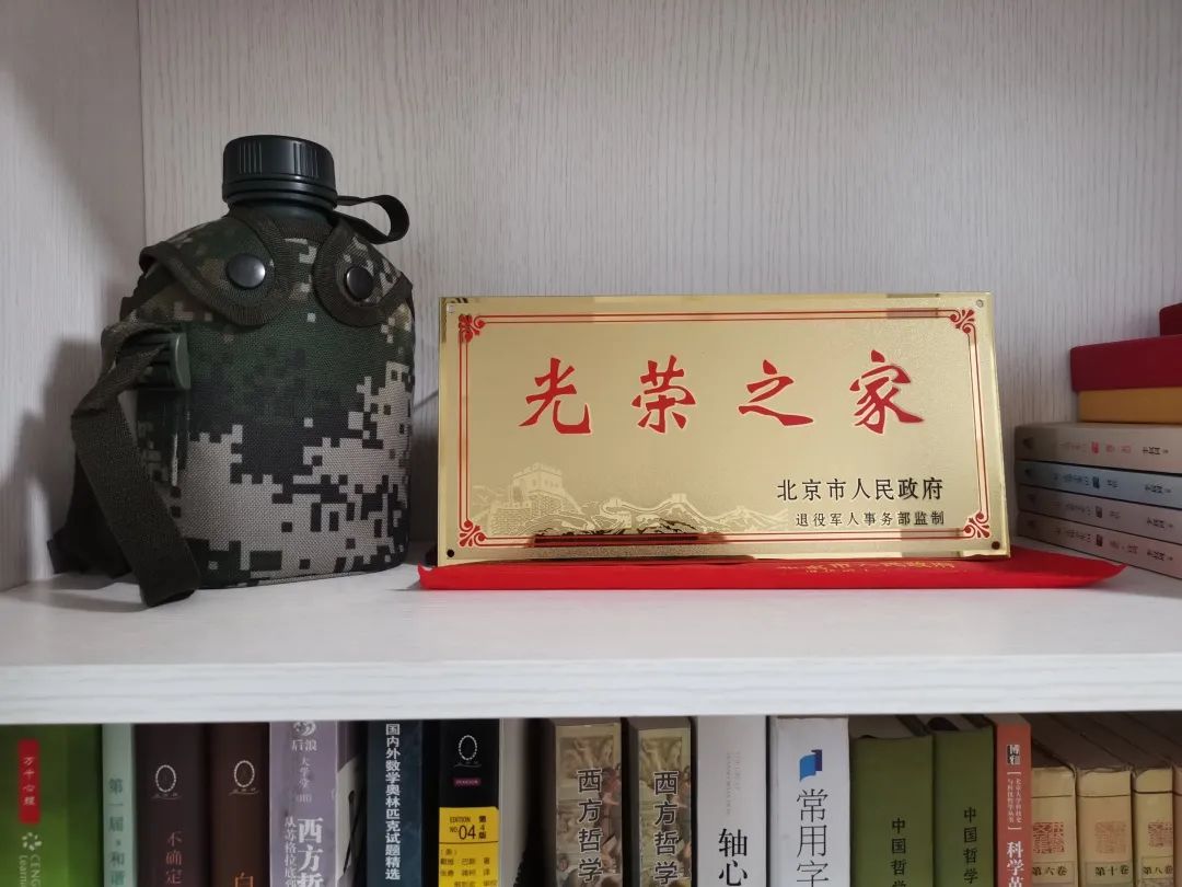 了不起的退役軍人丨40歲從軍醫“跨界”到海關(guān)，他竟還能年年拿第一！-云南能投軍創(chuàng  )產(chǎn)業(yè)投資有限公司