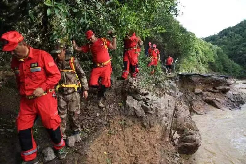 浙江.jpg (老兵永遠跟黨走)浙江省義烏市民間緊急救援協(xié)會(huì )退役軍人救援突擊隊:?“義烏紅”老兵心-云南能投軍創(chuàng )產(chǎn)業(yè)投資有限公司