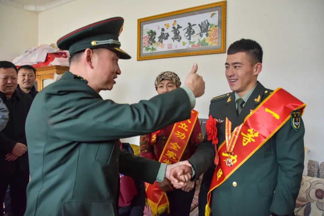 提干！從農民工到一等功！-云南能投軍創(chuàng  )產(chǎn)業(yè)投資有限公司