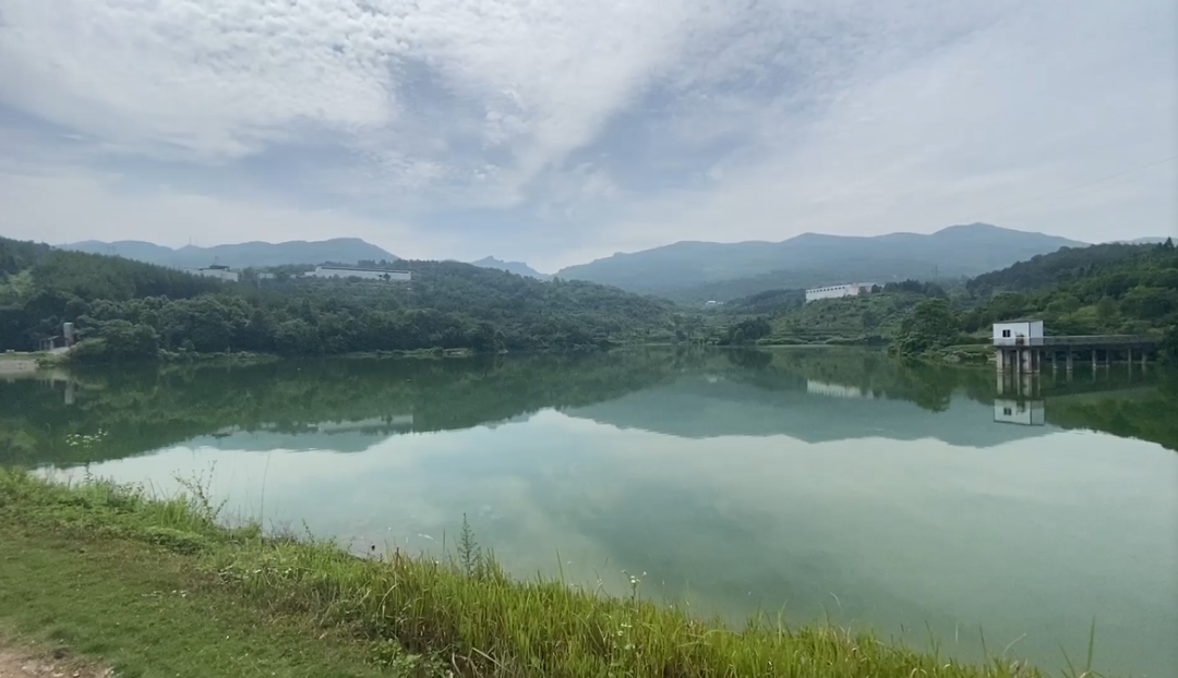 4.png 小伙花1500元買(mǎi)張遺照竟是湖南烈士-云南能投軍創(chuàng )產(chǎn)業(yè)投資有限公司