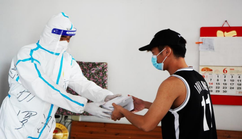 助脫貧、暖老兵、抗疫情……這位“黑帥隊長(cháng)”干啥啥行-云南能投軍創(chuàng  )產(chǎn)業(yè)投資有限公司