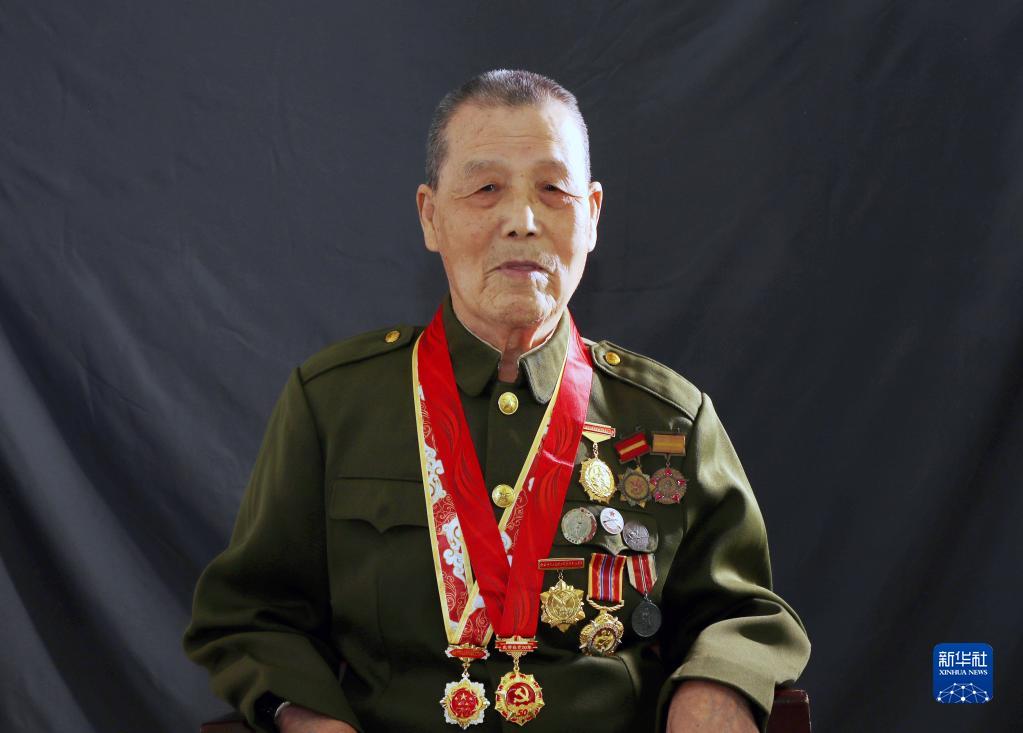 浴血榮光丨致敬抗戰老戰士——夏豐鳴-云南能投軍創(chuàng  )產(chǎn)業(yè)投資有限公司