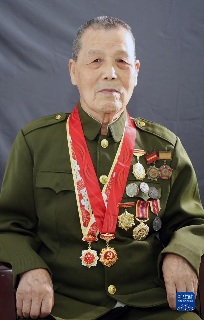 浴血榮光丨致敬抗戰老戰士——夏豐鳴-云南能投軍創(chuàng  )產(chǎn)業(yè)投資有限公司