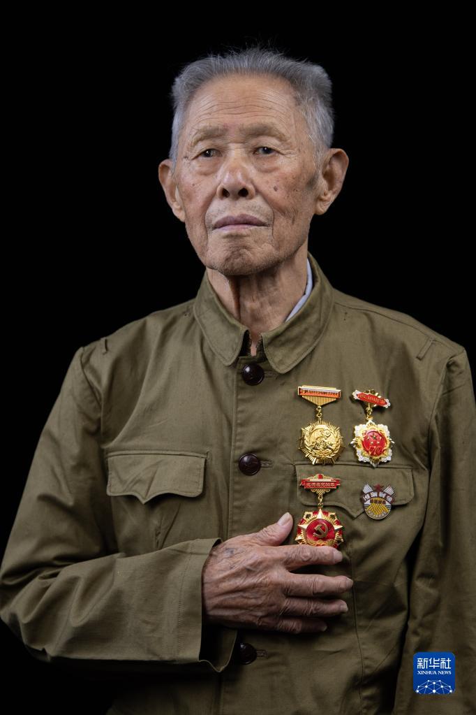 浴血榮光丨致敬抗戰老戰士——任永華-云南能投軍創(chuàng  )產(chǎn)業(yè)投資有限公司