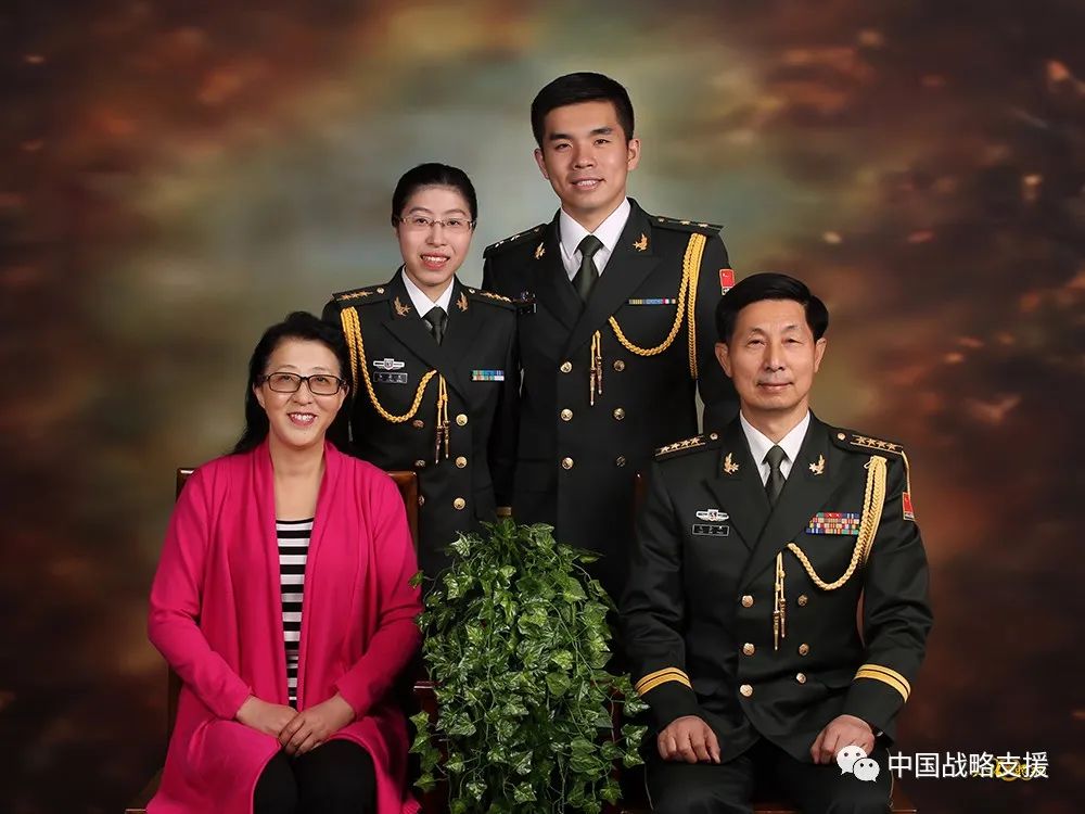 軍人家庭 | 永遠的軍嫂-云南能投軍創(chuàng  )產(chǎn)業(yè)投資有限公司