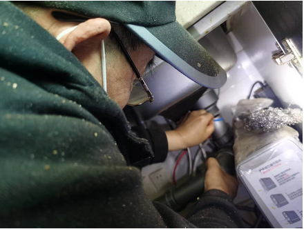 天有一雙手——記軍休干部吳建德義務(wù)為民服務(wù)11年-云南能投軍創(chuàng  )產(chǎn)業(yè)投資有限公司