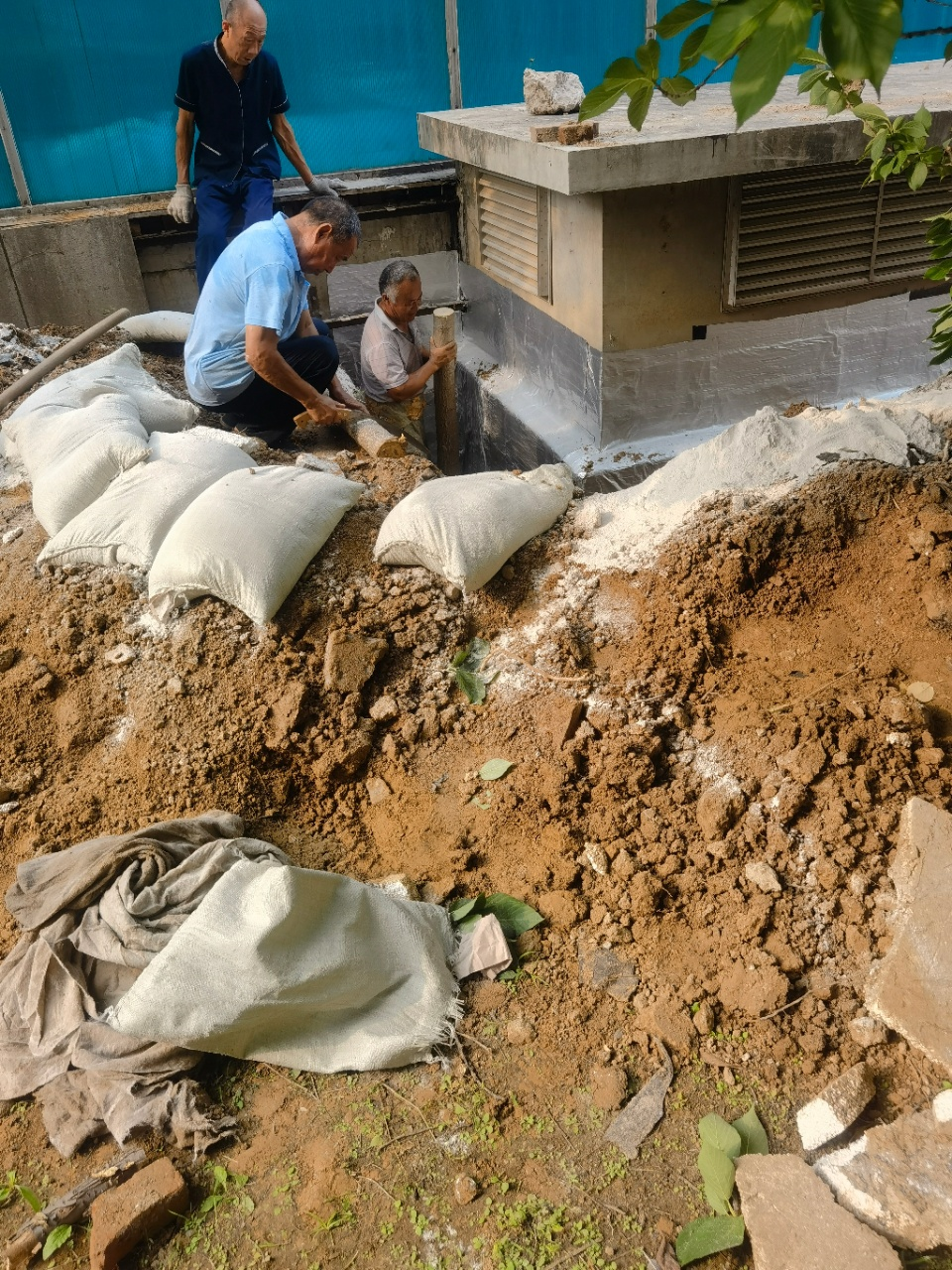 天有一雙手——記軍休干部吳建德義務(wù)為民服務(wù)11年-云南能投軍創(chuàng  )產(chǎn)業(yè)投資有限公司