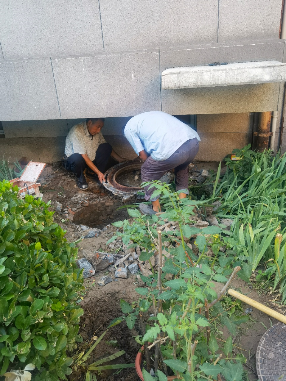 天有一雙手——記軍休干部吳建德義務(wù)為民服務(wù)11年-云南能投軍創(chuàng  )產(chǎn)業(yè)投資有限公司