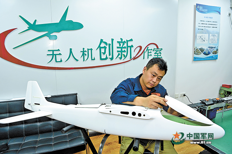 182ec30842410181395065.jpeg 退役軍人劉東興致力于無(wú)人機研發(fā)與應用:“忘不了靶機飛過(guò)的天空”-云南能投軍創(chuàng )產(chǎn)業(yè)投資有限公司