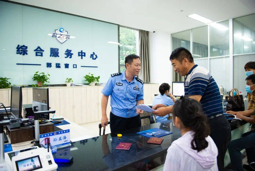 MAIN202209290914000229331512747.png “最美基層民警”孫益海:從軍營(yíng)到警營(yíng) 為民初心永不變-云南能投軍創(chuàng )產(chǎn)業(yè)投資有限公司