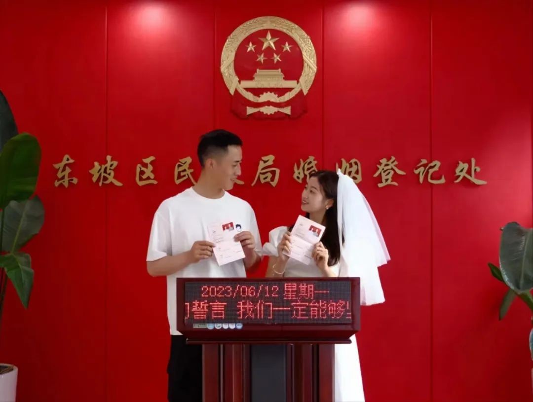 雙喜臨門(mén)！立功喜報送到訂婚現場(chǎng)-云南能投軍創(chuàng  )產(chǎn)業(yè)投資有限公司