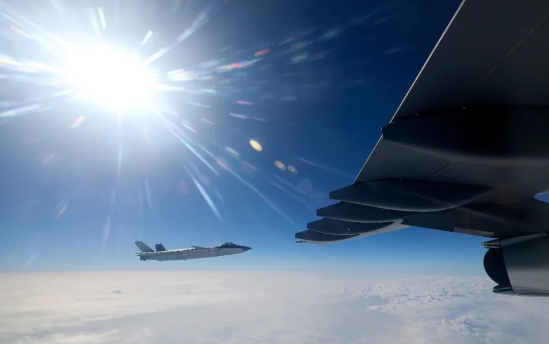 新華社：老師，那是什么？-云南能投軍創(chuàng  )產(chǎn)業(yè)投資有限公司