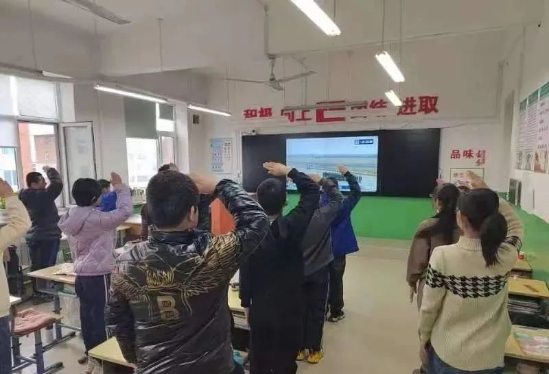 新華社：老師，那是什么？-云南能投軍創(chuàng  )產(chǎn)業(yè)投資有限公司