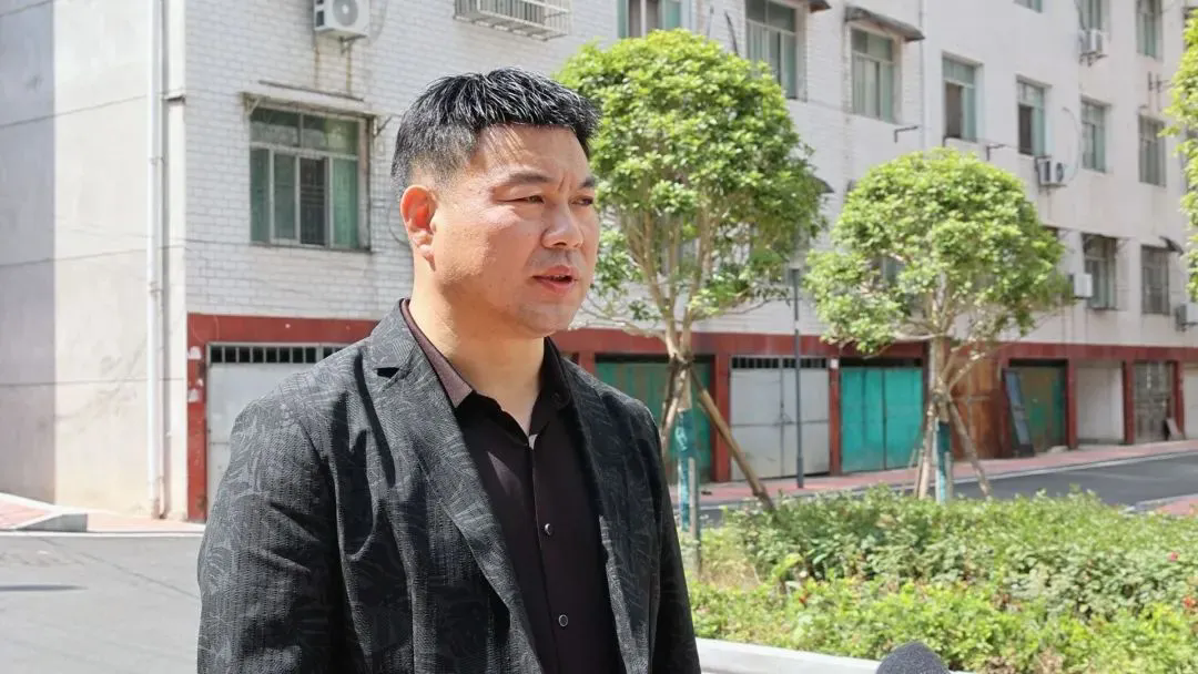 （退役軍人風(fēng)采）死死頂住失控車(chē)輛的他是退役軍人！-云南能投軍創(chuàng  )產(chǎn)業(yè)投資有限公司