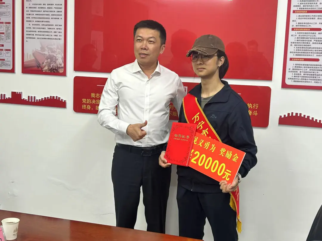 （講述·典型故事）在海南萬(wàn)寧海邊救人的“白衣小哥”是退役軍人！-云南能投軍創(chuàng  )產(chǎn)業(yè)投資有限公司